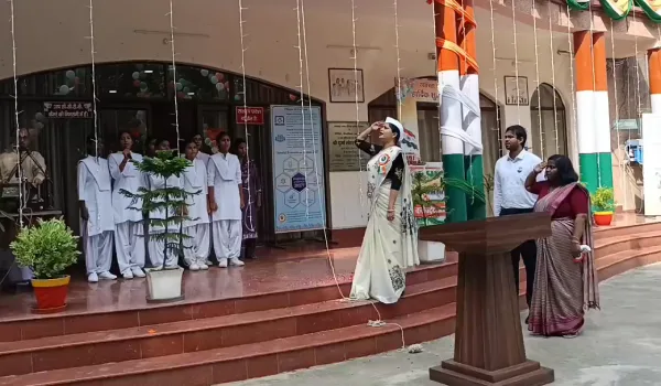 अम्बेडकरनगर में शान से लहराया तिरंगा, 80वें स्वतंत्रता दिवस पर दिखा देशभक्ति का जज्बा